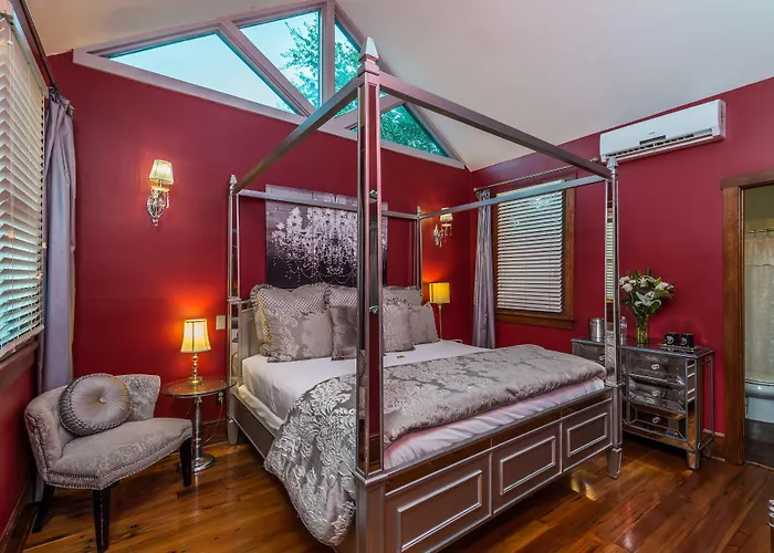 Carriage Way Inn Bed & Breakfast Adults Only - 21 Years Old And Up